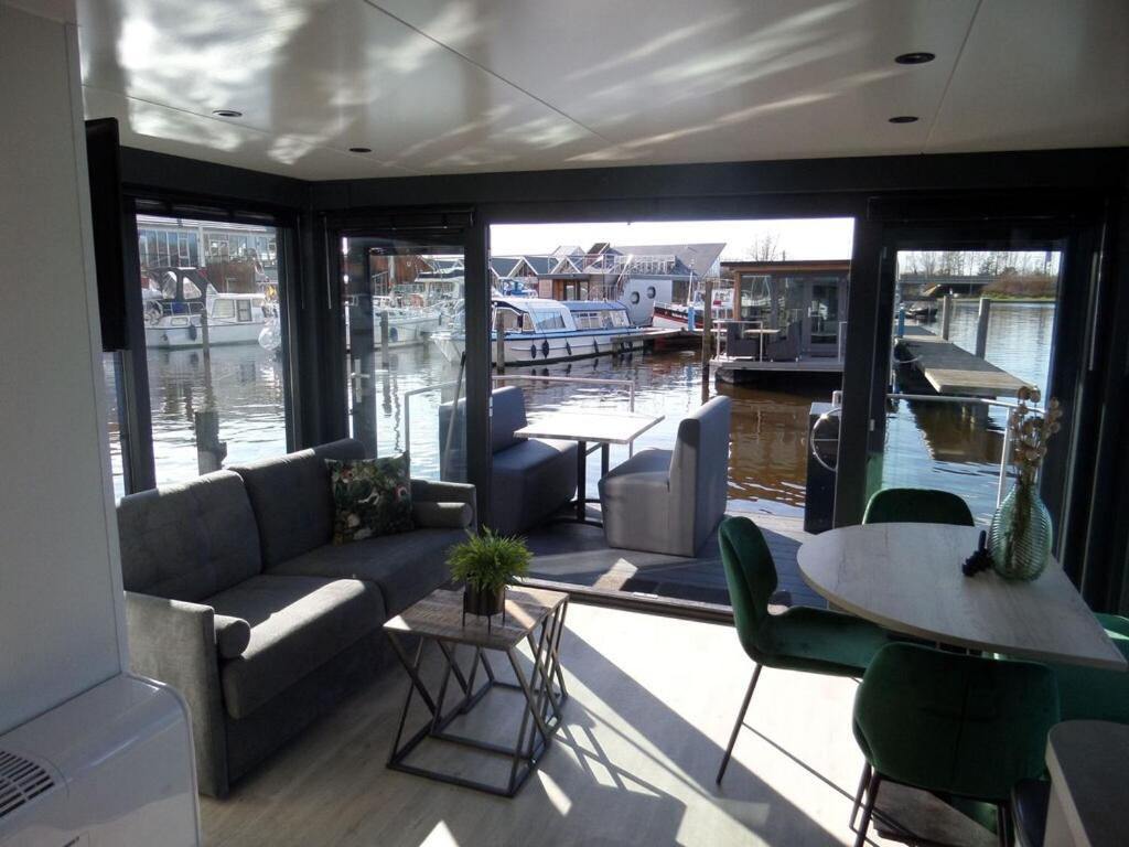 Modern Houseboat With Air Conditioning Located In Marina Uitgeest Eksteriør billede