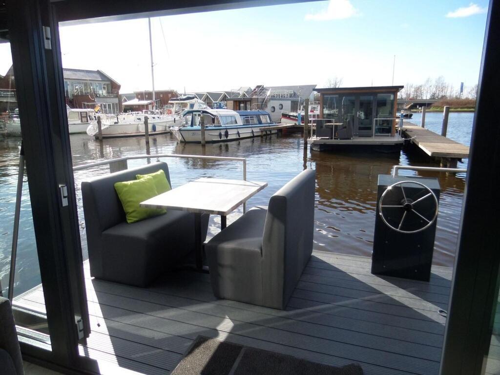 Modern Houseboat With Air Conditioning Located In Marina Uitgeest Eksteriør billede