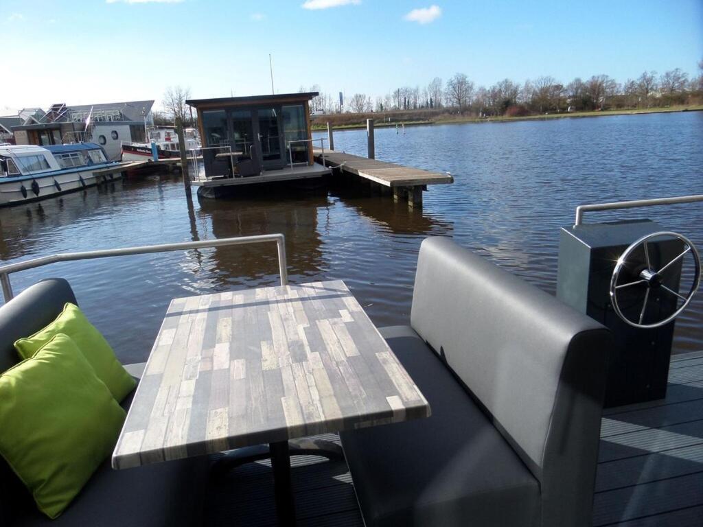 Modern Houseboat With Air Conditioning Located In Marina Uitgeest Eksteriør billede