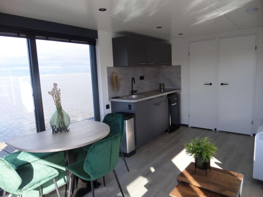 Modern Houseboat With Air Conditioning Located In Marina Uitgeest Eksteriør billede